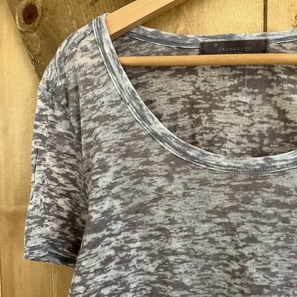 TWENTYONE || woman’s medium see-through grey patterned tee - Picture 4 of 5